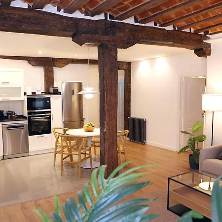 Premium En Pleno Casco Viejo De *