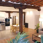 Premium En Pleno Casco Viejo De *