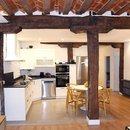 Premium En Pleno Casco Viejo De *