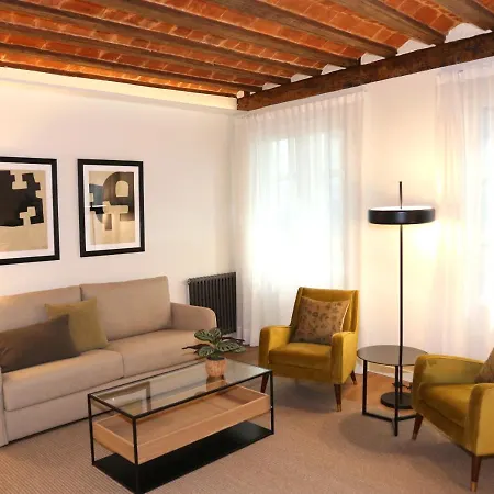 Premium En Pleno Casco Viejo De アパート